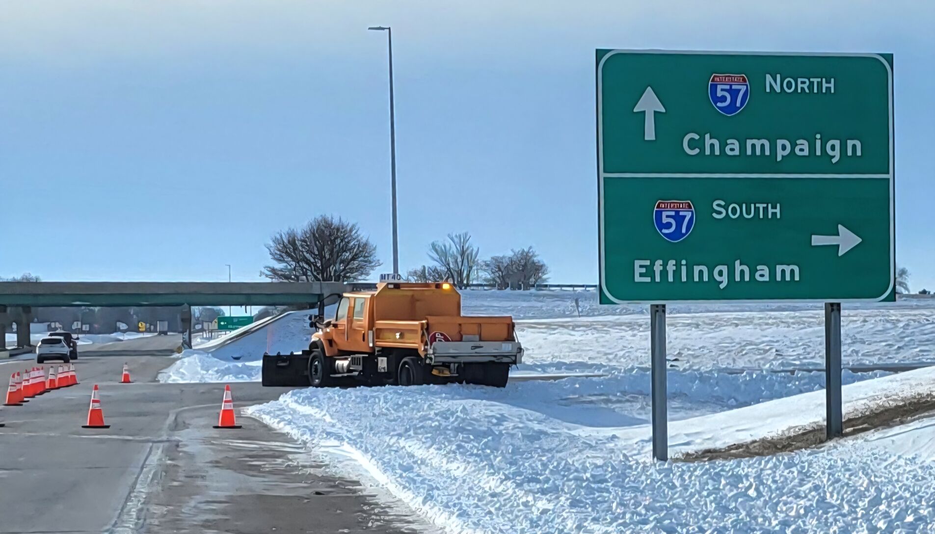 One dead in 2 semi-2 vehicle crash on I-57 in Mattoon