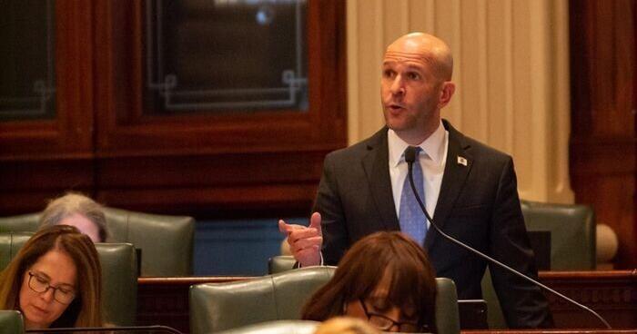Expansion of postpartum coverage, ban on kangaroos among hundreds of measures to pass Illinois House - Vimarsana News