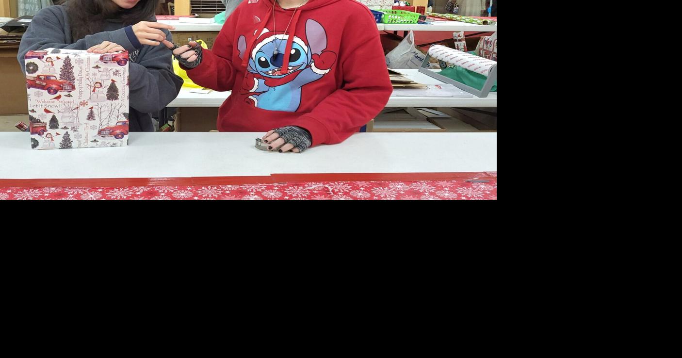 Mattoon JROTC gift wrapping at mall is annual tradition