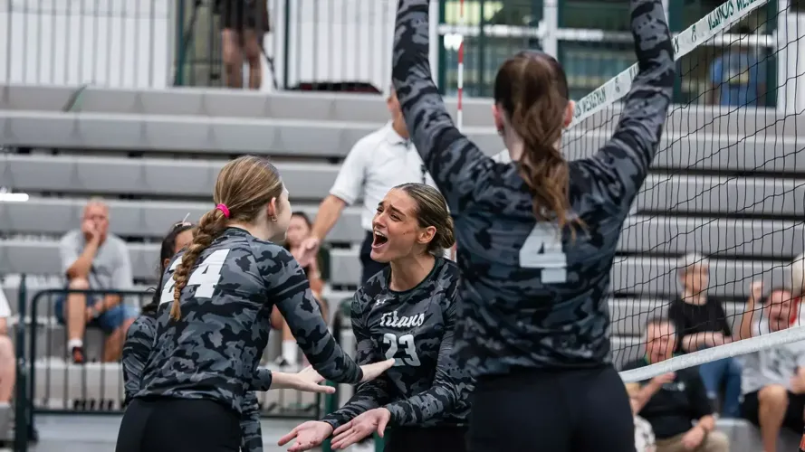 Women’s Volleyball Fights Off Tigers in Win at DePauw