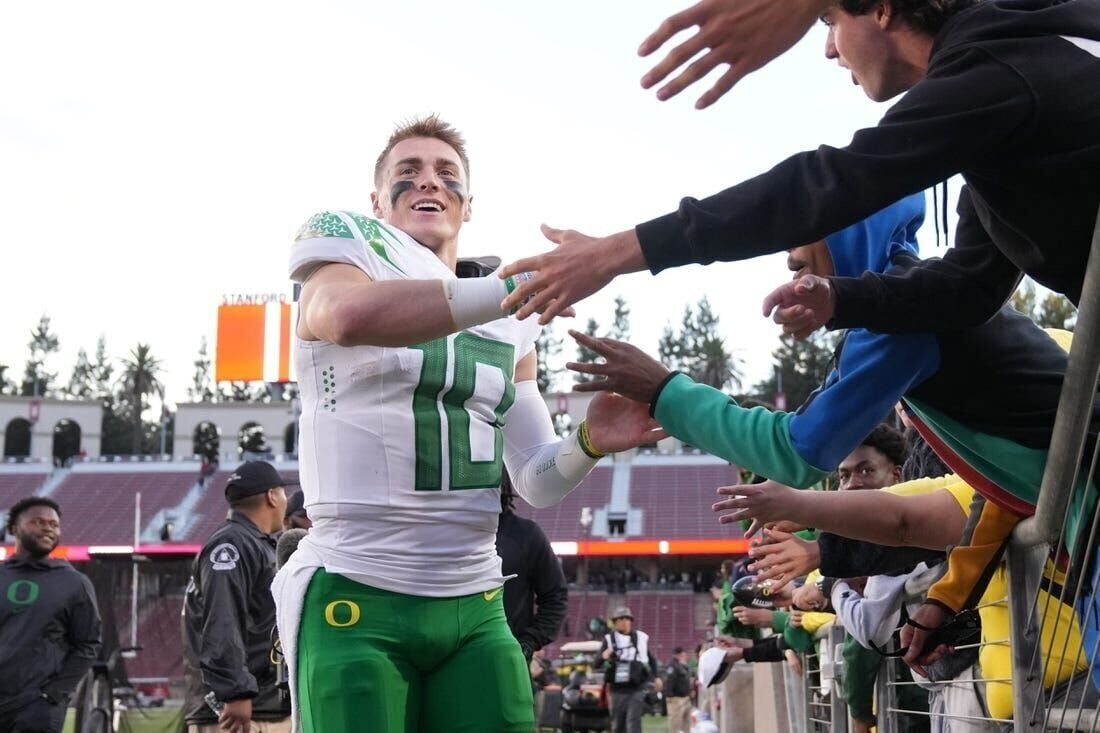 Ducks Take Friday Battle of Ranked Teams - University of Oregon Athletics