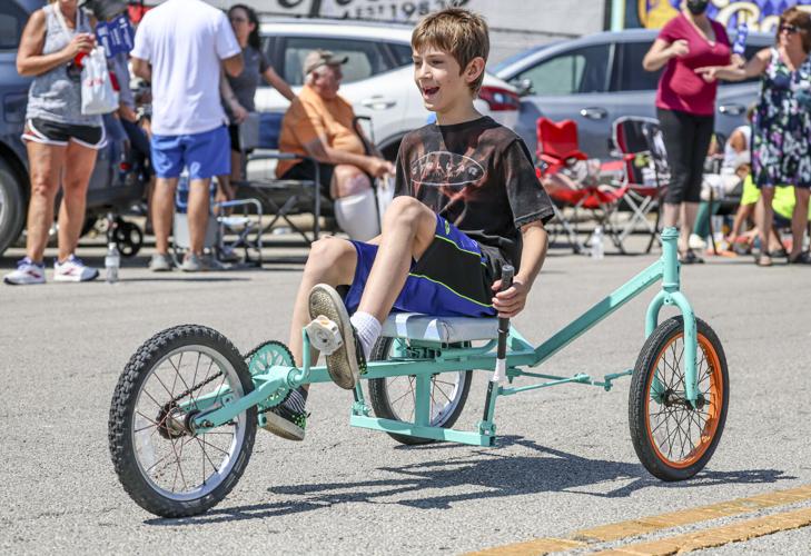 Mattoon Bagelfest parade lineup stretches more than 12 blocks