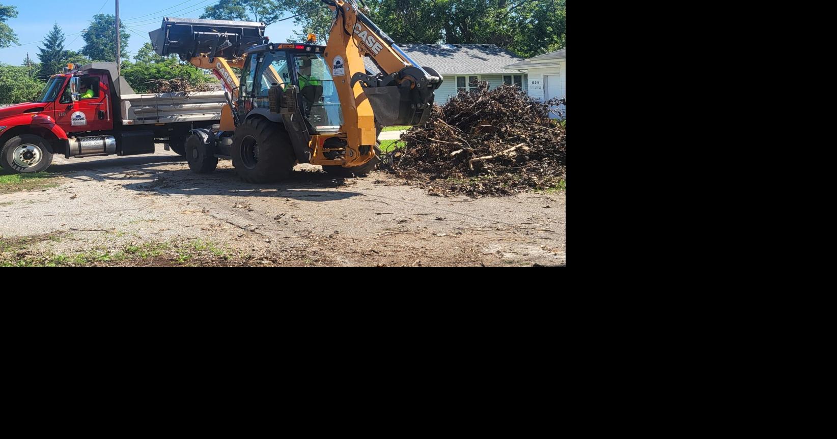Mattoon, Rantoul crews help Charleston with tornado downed trees