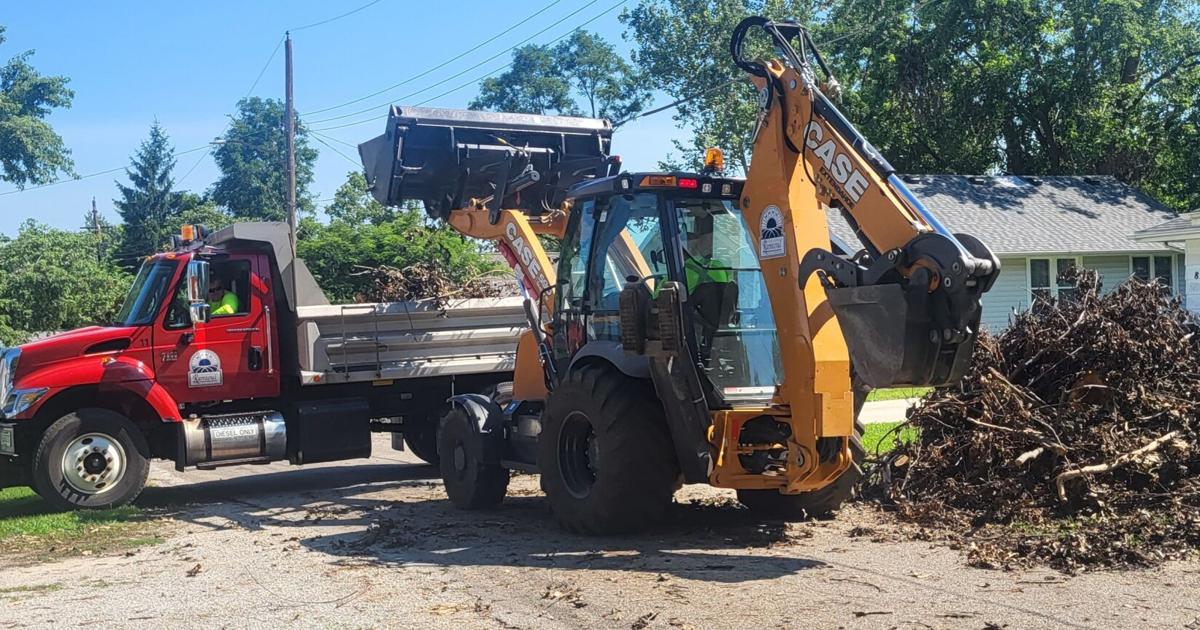 Mattoon, Rantoul crews help Charleston with tornado downed trees