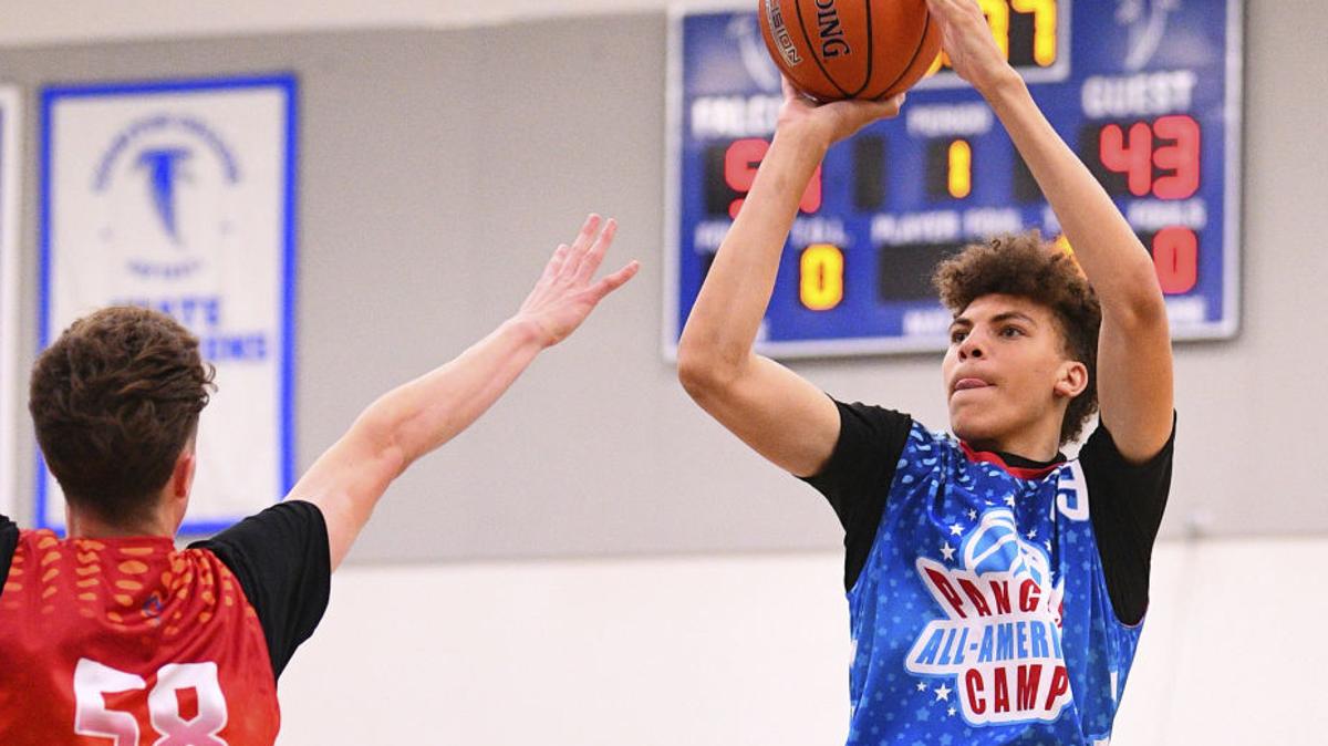 Illini Basketball Signee Coleman Hawkins Brings Complete Game To