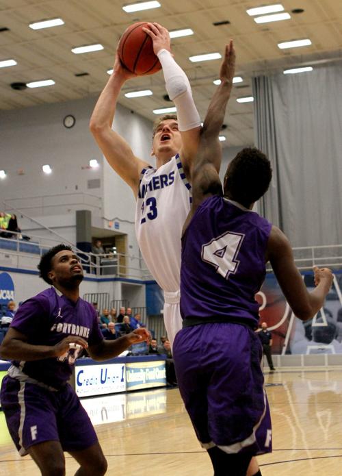 Eiu Men Play Better Defense In Win College Jg Tc Com