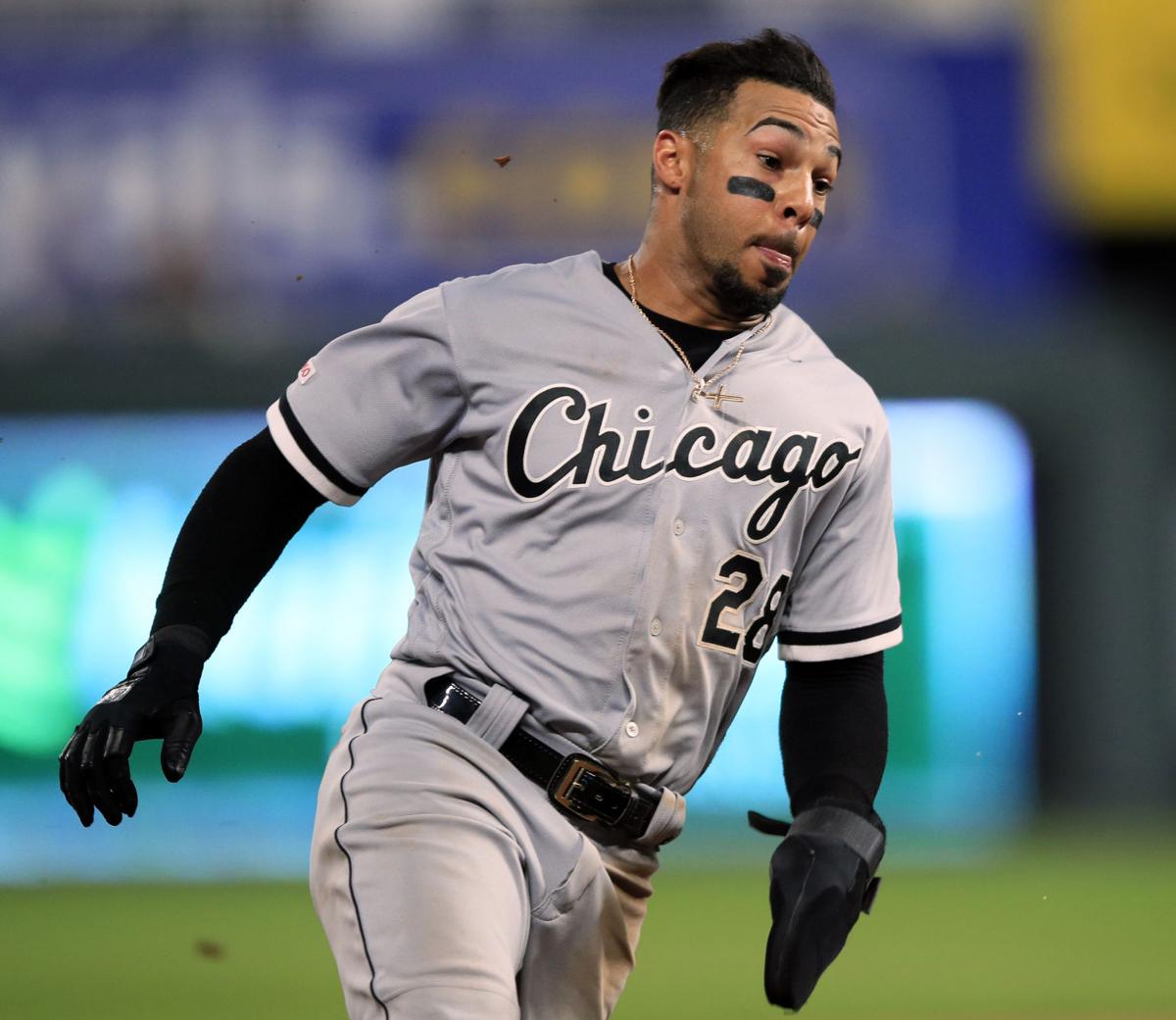 White Sox 3B Moncada to miss 3 weeks with strained oblique