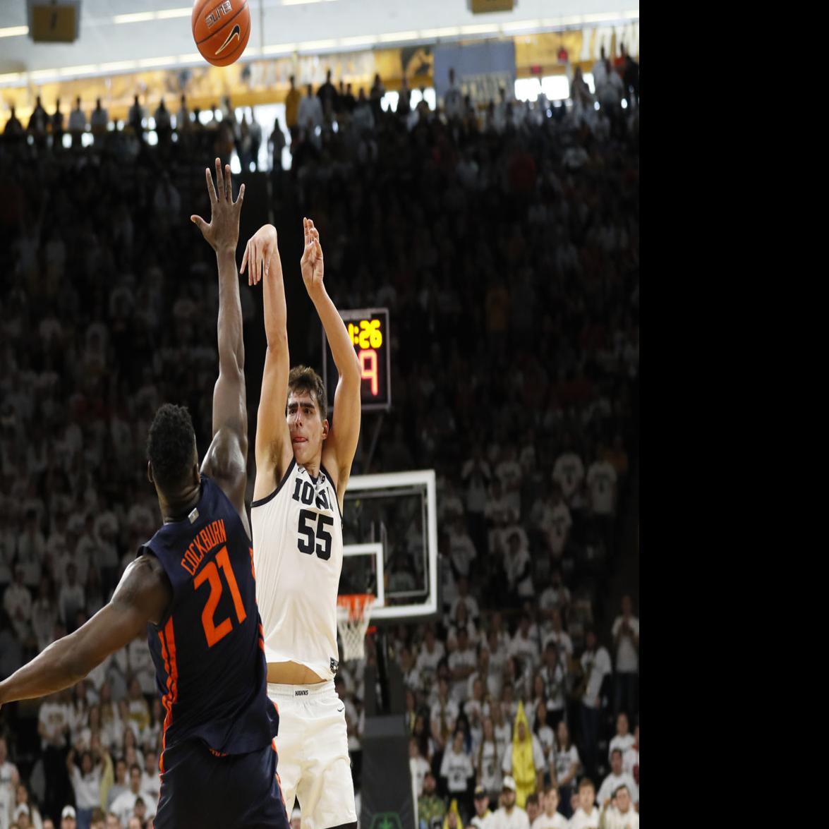 Garza Scores 25 Points No 18 Iowa Ends No 19 Illinois 7 Game