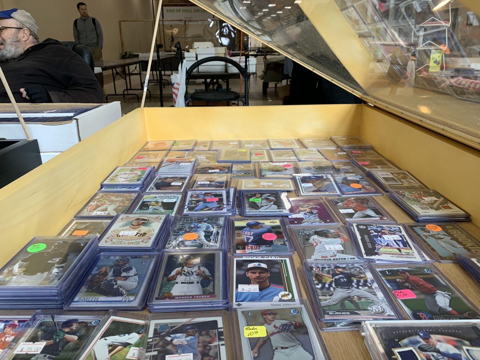 Sports memorabilia collectors gather in Mattoon for card show