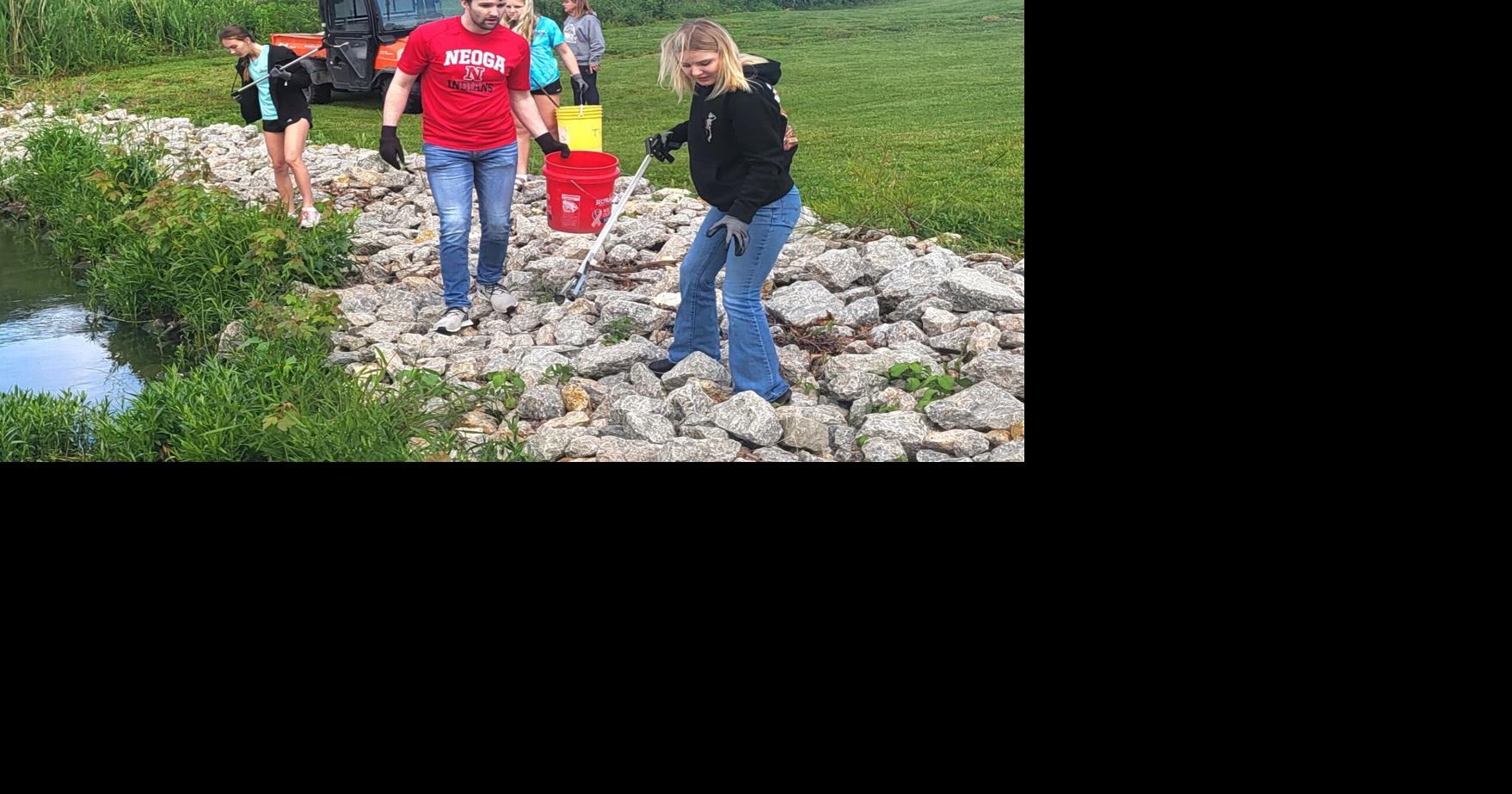 Neoga High School students volunteer in community on last day of classes
