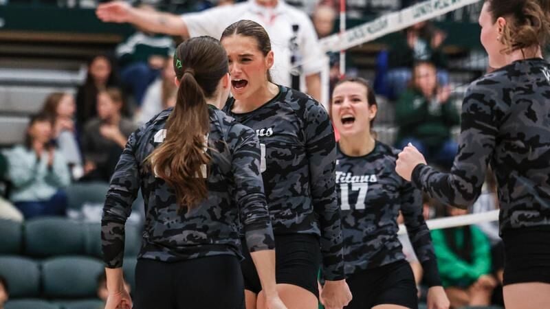 Women’s Volleyball Sweeps Millikin