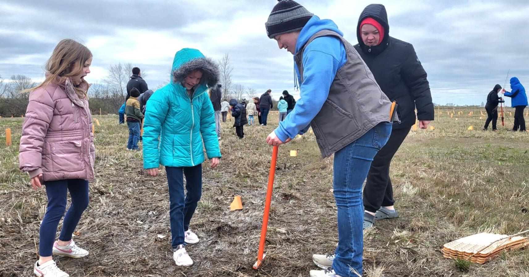 Neoga students plant nearly 1,500 trees on campus - Vimarsana News
