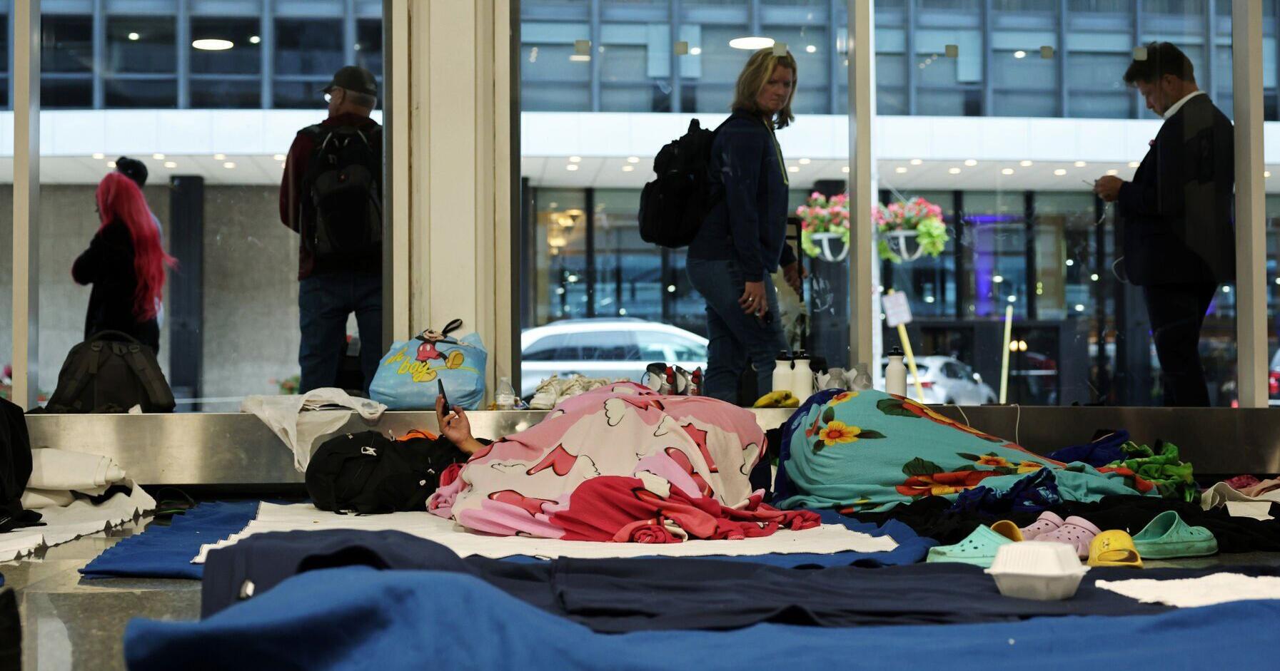 No migrants camped out at O'Hare for first time since summer; questions loom over dwindling city funds - Vimarsana News