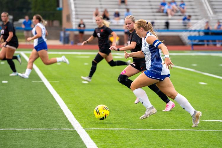 Izzy Jones with Three Goals in Draw with Wheaton