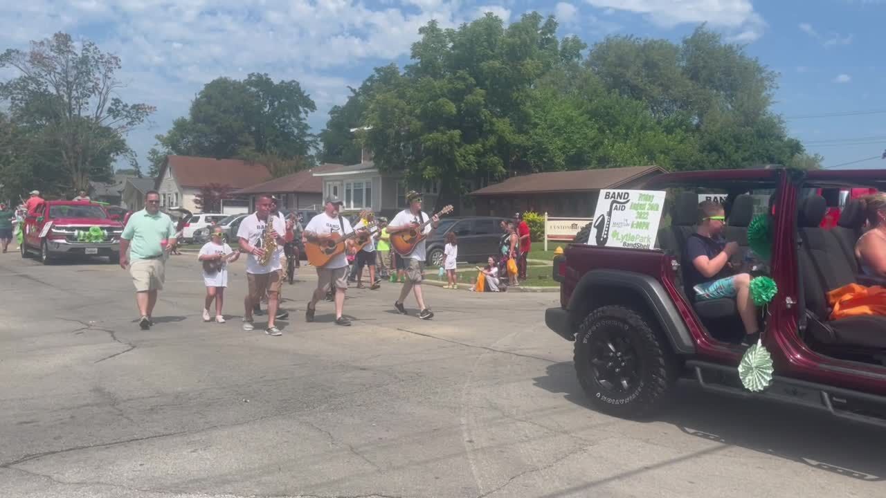 Performers Take To The Streets For Bagelfest Parade