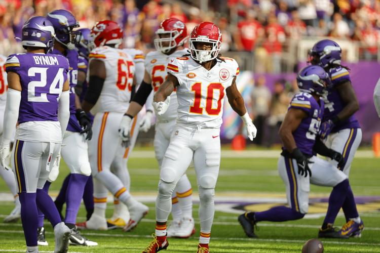 Sluggish Chiefs beat Broncos for 15th straight time, 27-24