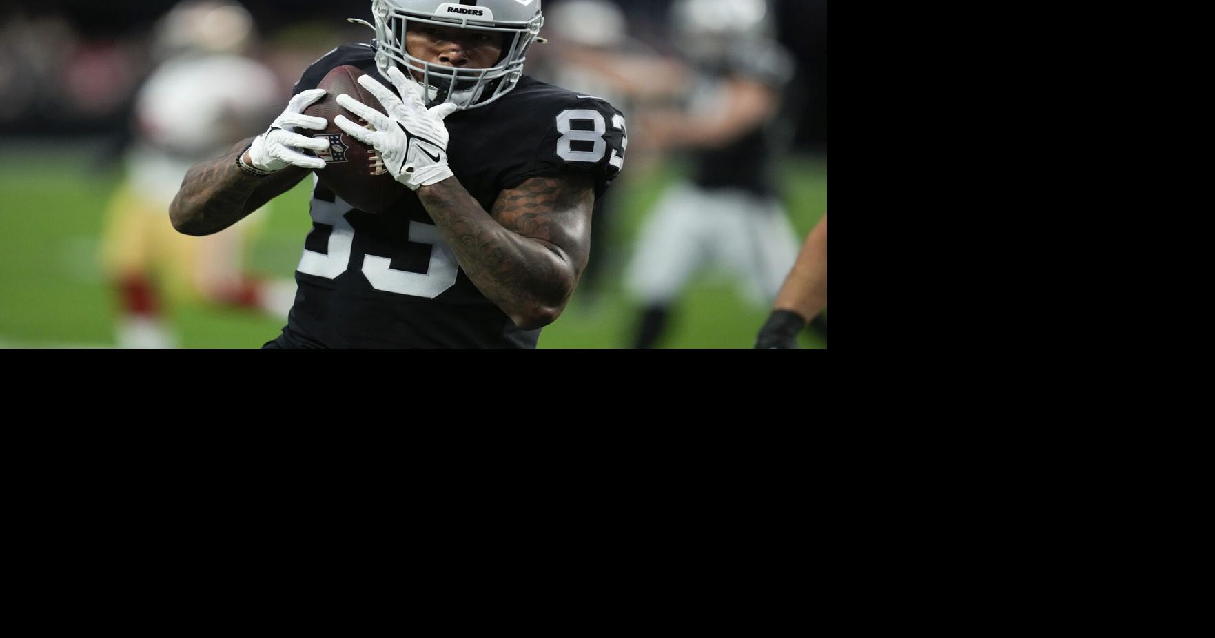 AP sources: Raiders to send Waller to Giants