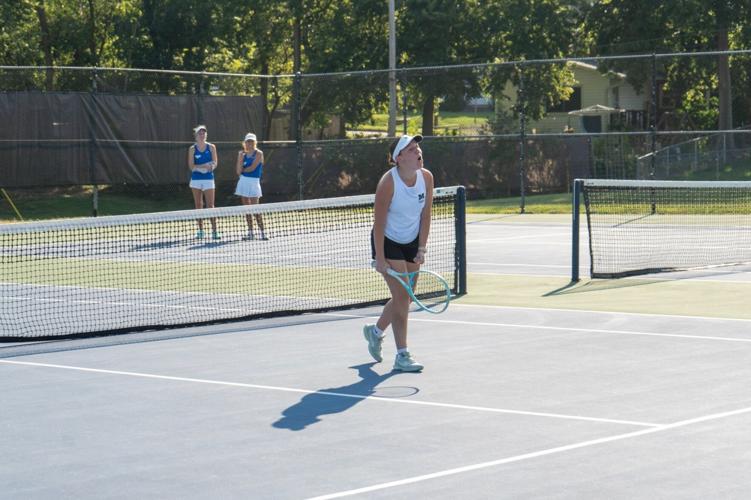 Women's Tennis Splits Matches at Monmouth College