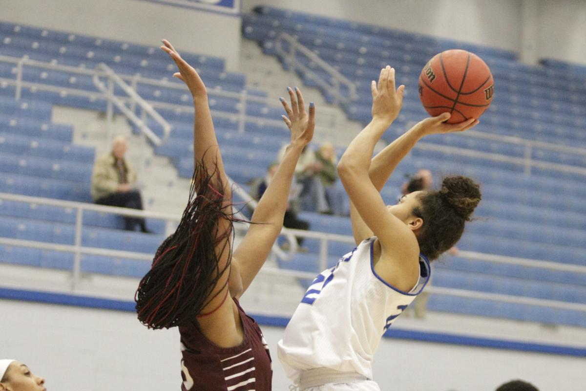 Eastern Illinois Women S Basketball Armed With Depth And Swagger