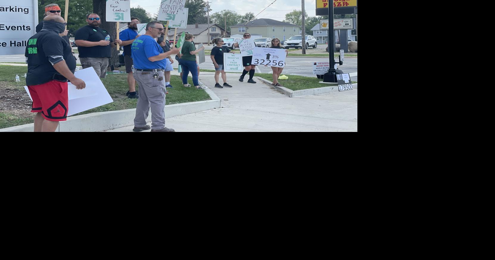 Eastern Illinois University AFSCME union protests again for better wages