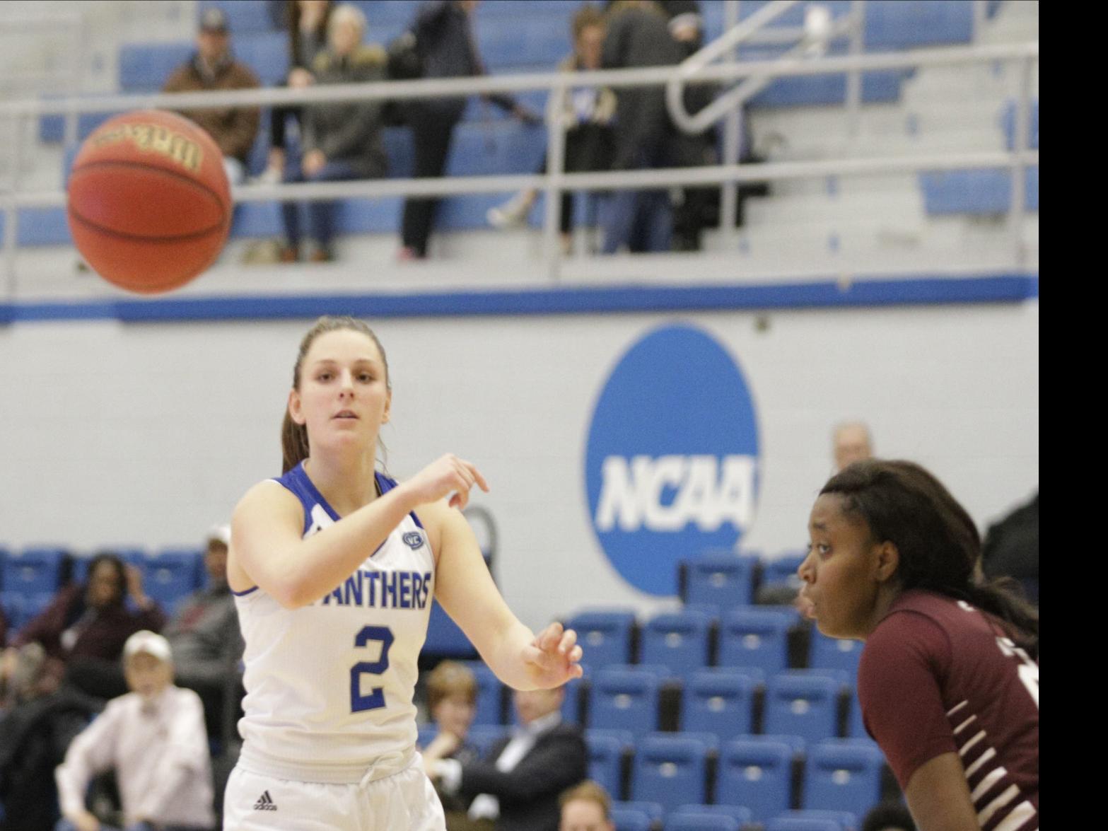 Eastern Illinois Women S Basketball Team Missing Gym Time Eastern Jg Tc Com