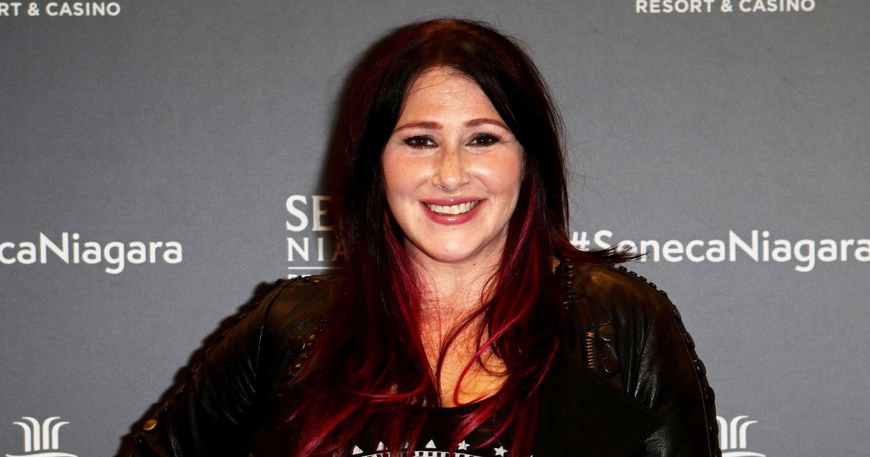 Pop star Tiffany, Mattoon native Tom Vrem to hold cookbook release brunch at Moose Lodge - Vimarsana News
