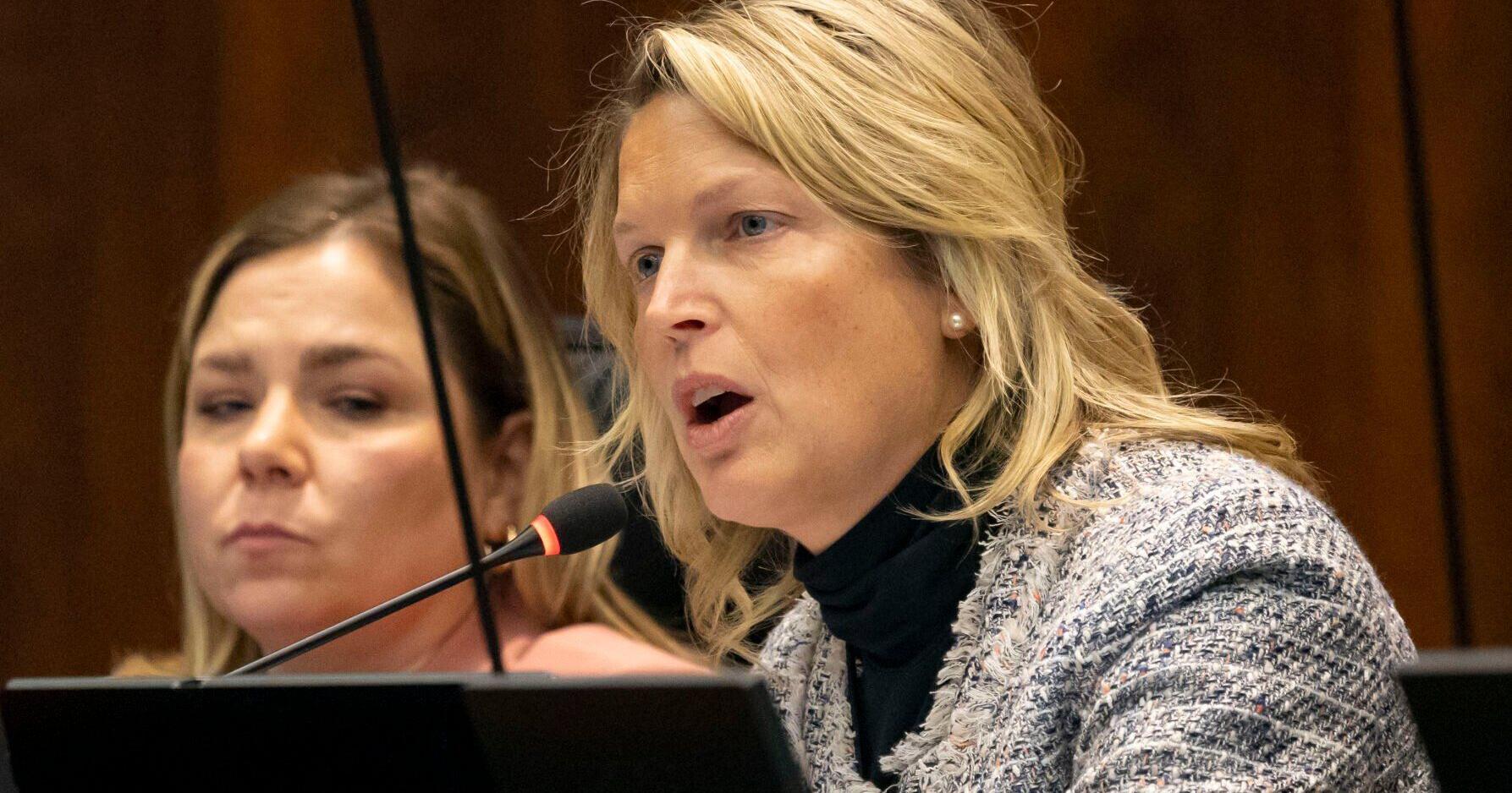 Illinois lawmakers move bills aimed at addressing opioid crisis - Vimarsana News