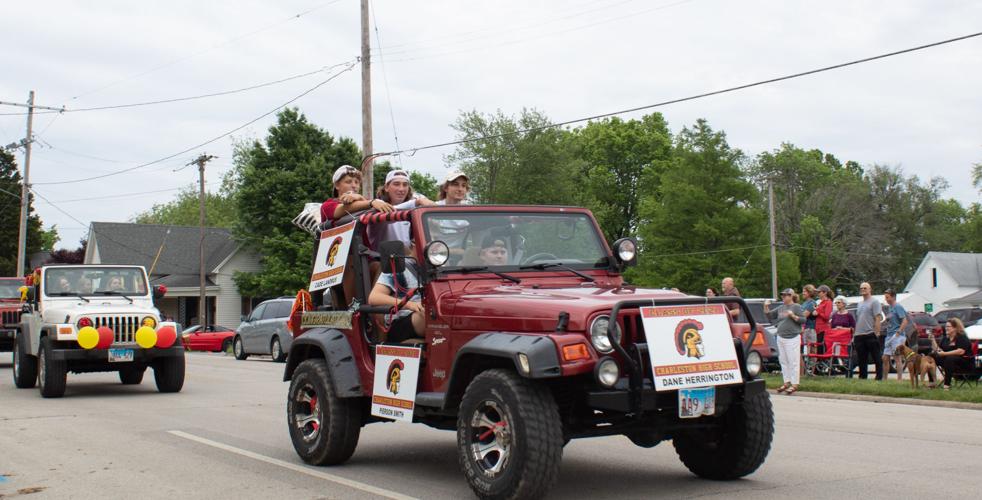052021-mat-nws-gradparade2