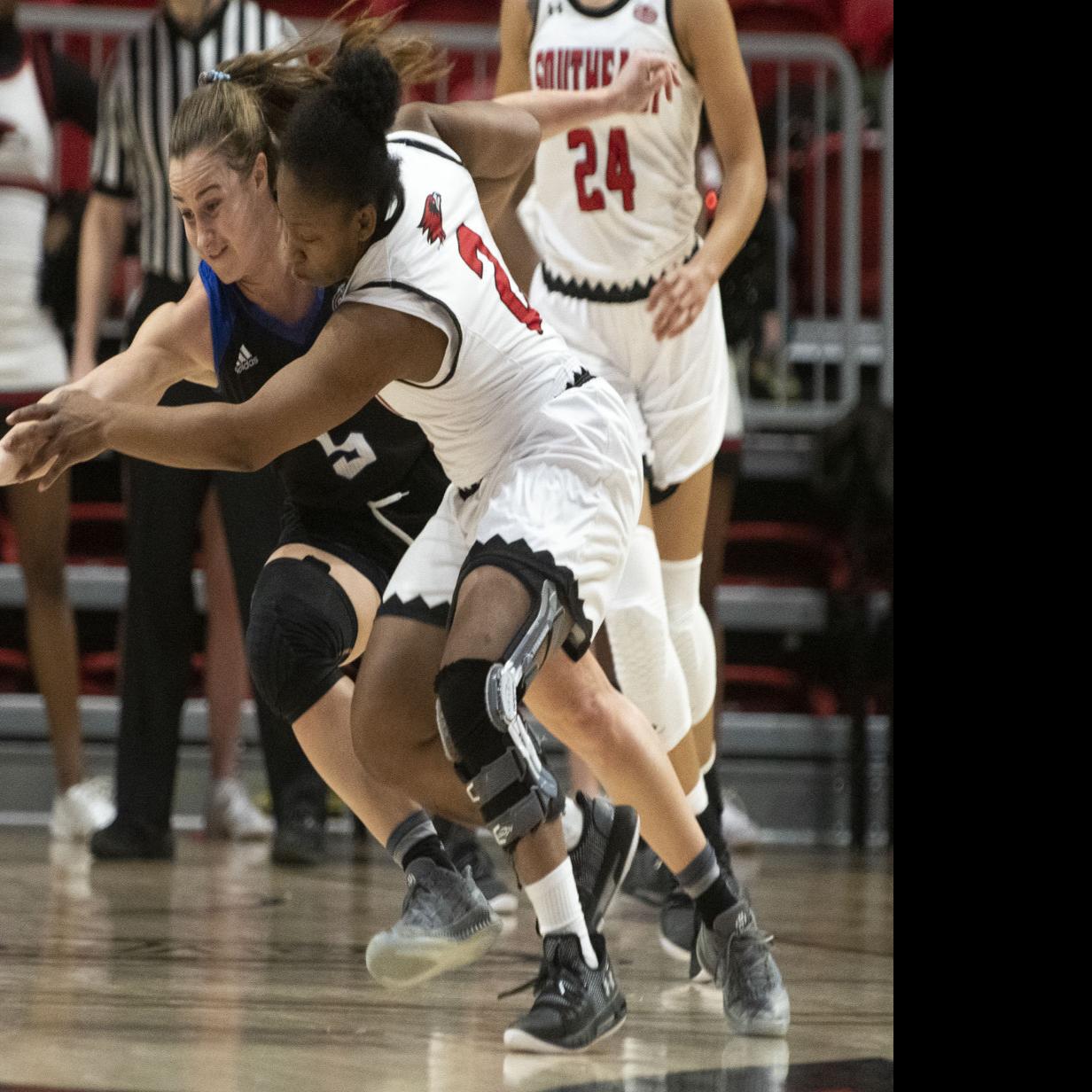 Eiu Women S Basketball Drops Third Straight Falls To Semo
