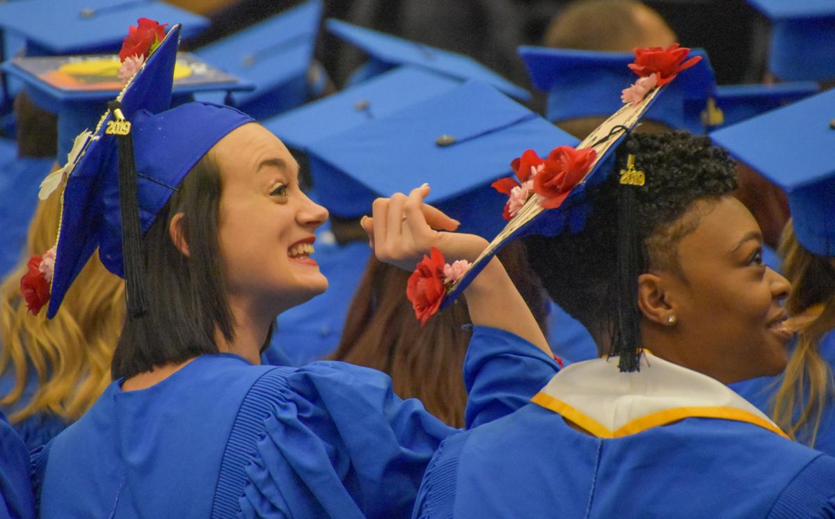 Find Place That Embraces And Supports You Eastern Illinois University Grads Told Education Jg Tc Com
