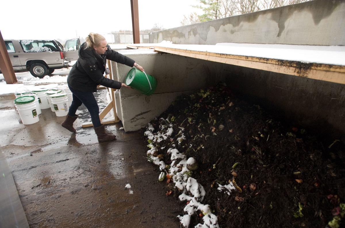 Eastern Illinois University Students Begin Sustainability Garden Local Jg Tc Com