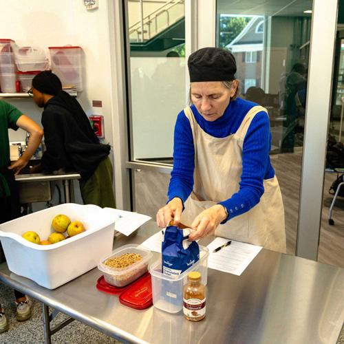 Illinois Wesleyan University Students to Compete in Inaugural IWU Bake Off