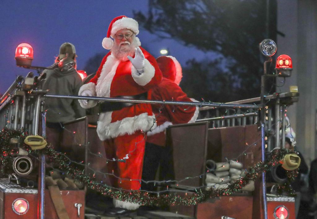 Decatur Il Christmas Parade 2022 Photos: Annual Decatur Christmas Parade | Local | Jg-Tc.com