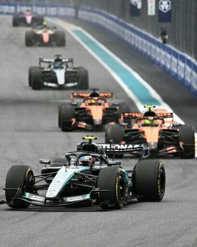 Kimi Antonelli leads the Miami GP in his Mercedes ahead of the McLarens of Lando Norris and Oscar Piastri