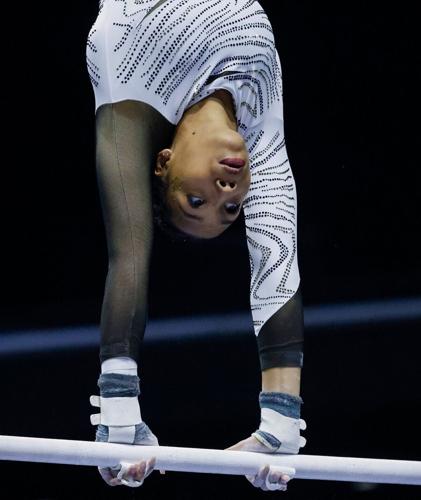 Mizzou’s Olivia Kelly performs her uneven bars routine