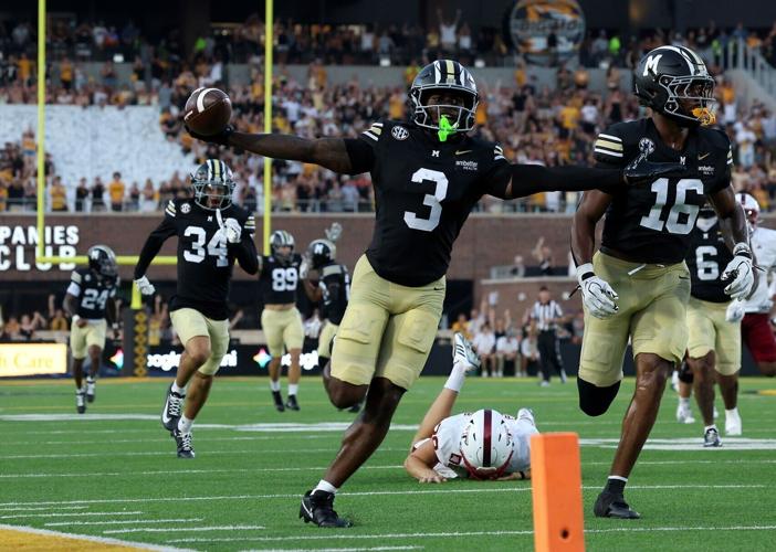 Mizzou wide receiver DaMarion Fowlkes (3) scores a 68-yard punt return touchdown