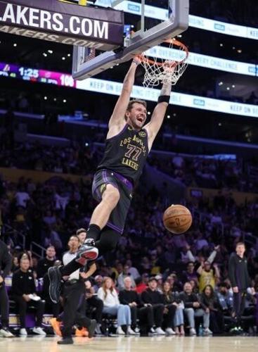 Luka Doncic makes a slam dunk in the Lakers win over Cleveland