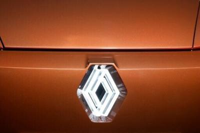 French carmaker Renault says it is developing a ground-based drone for military and civilian use