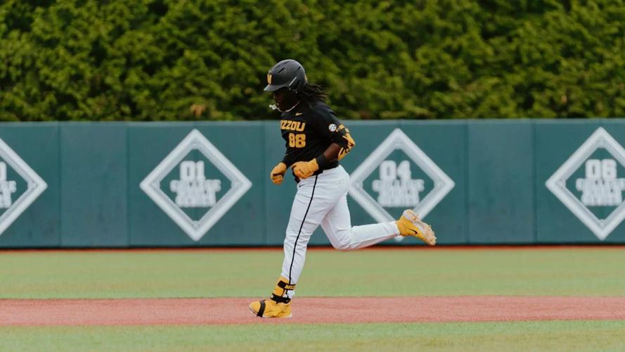 Donovan Jordan rounds the bases