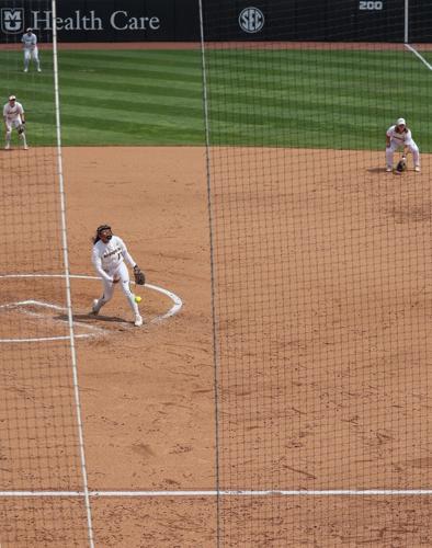Cierra Harrison throws a pitch