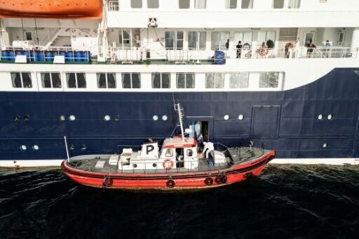 Health personnel boarding the cruise ship MV Hondius in the waters off Praia