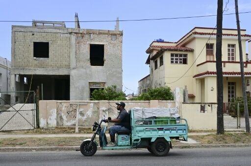 In theory, foreigners are still barred from buying homes in Cuba unless they hold permanent residency or use proxies