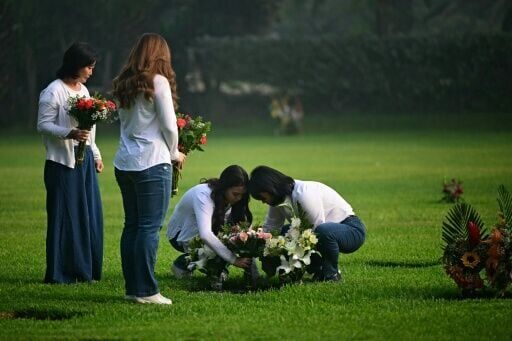 Keiko Fujimori visits her mother's tomb at the cemetery where her father is also buried