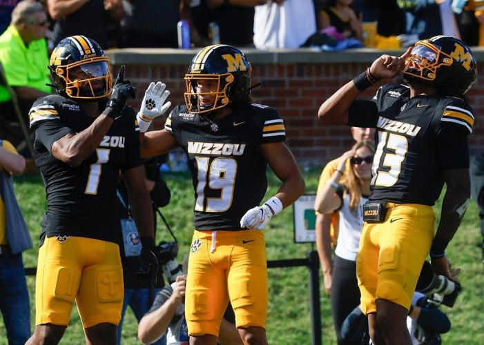 From left, Mizzou's Donovan Olugbode (1), Cayden Lee (19) and Austin Simmons