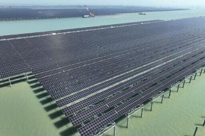 Solar panels being installed at the CNNC Tianwan photovoltaic power plant in Lianyungang, China, on April 19, 2026