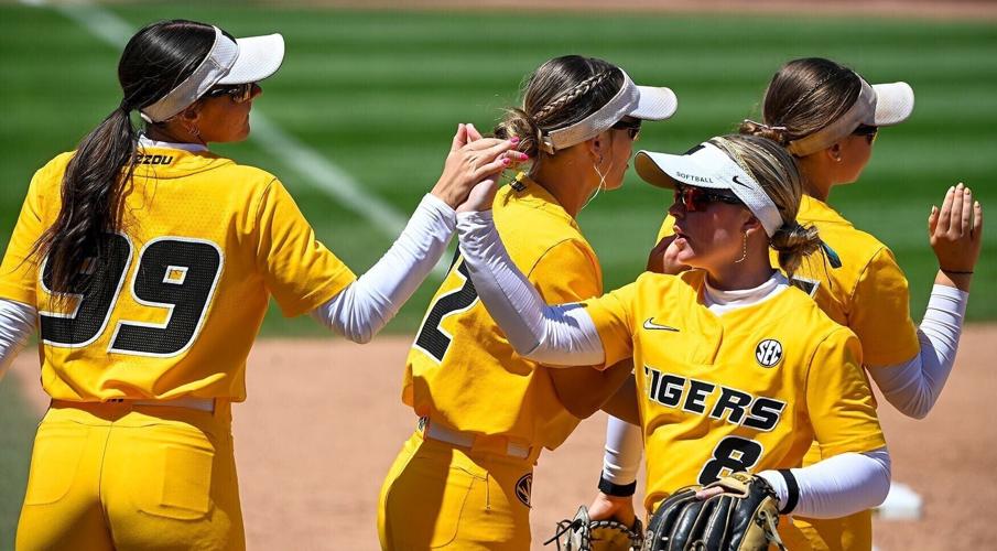 Mizzou senior Kayley Lender (99), sophomore Sophie Smith (22), and