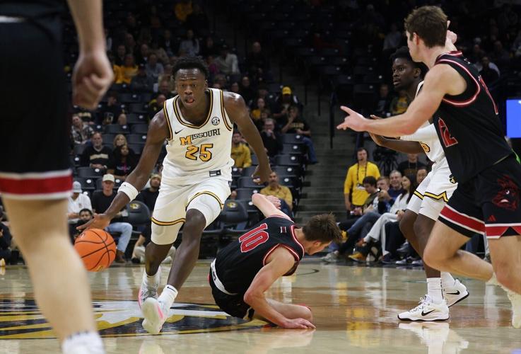 Missouri's Mark Mitchell (25) dribbles the ball (copy)