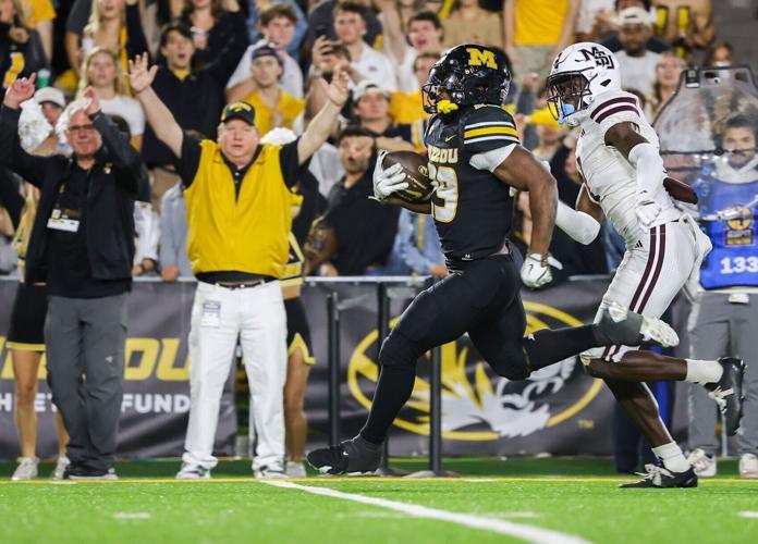 Mizzou running back Ahmad Hardy (29) runs the ball (copy) (copy)