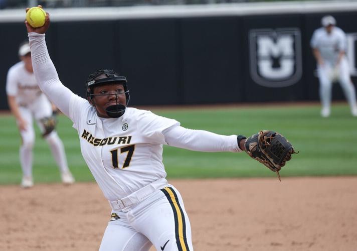 Cierra Harrison pitches to South Carolina