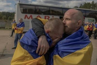 AFP journalists at the scene of the swap saw dozens of exchanged Ukrainians pour off busses